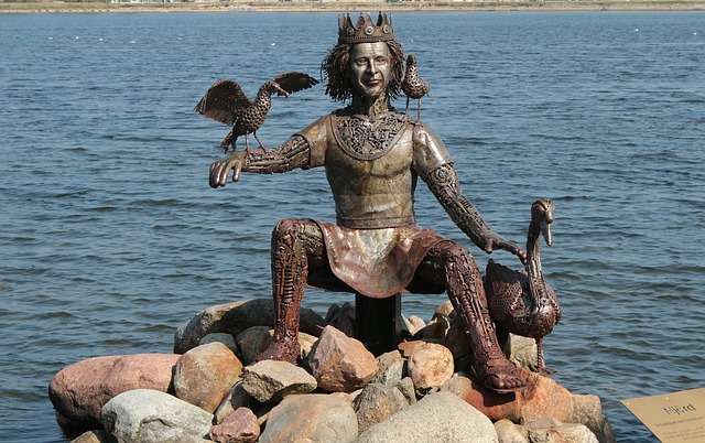 北欧神話の神様のブロンズ像
